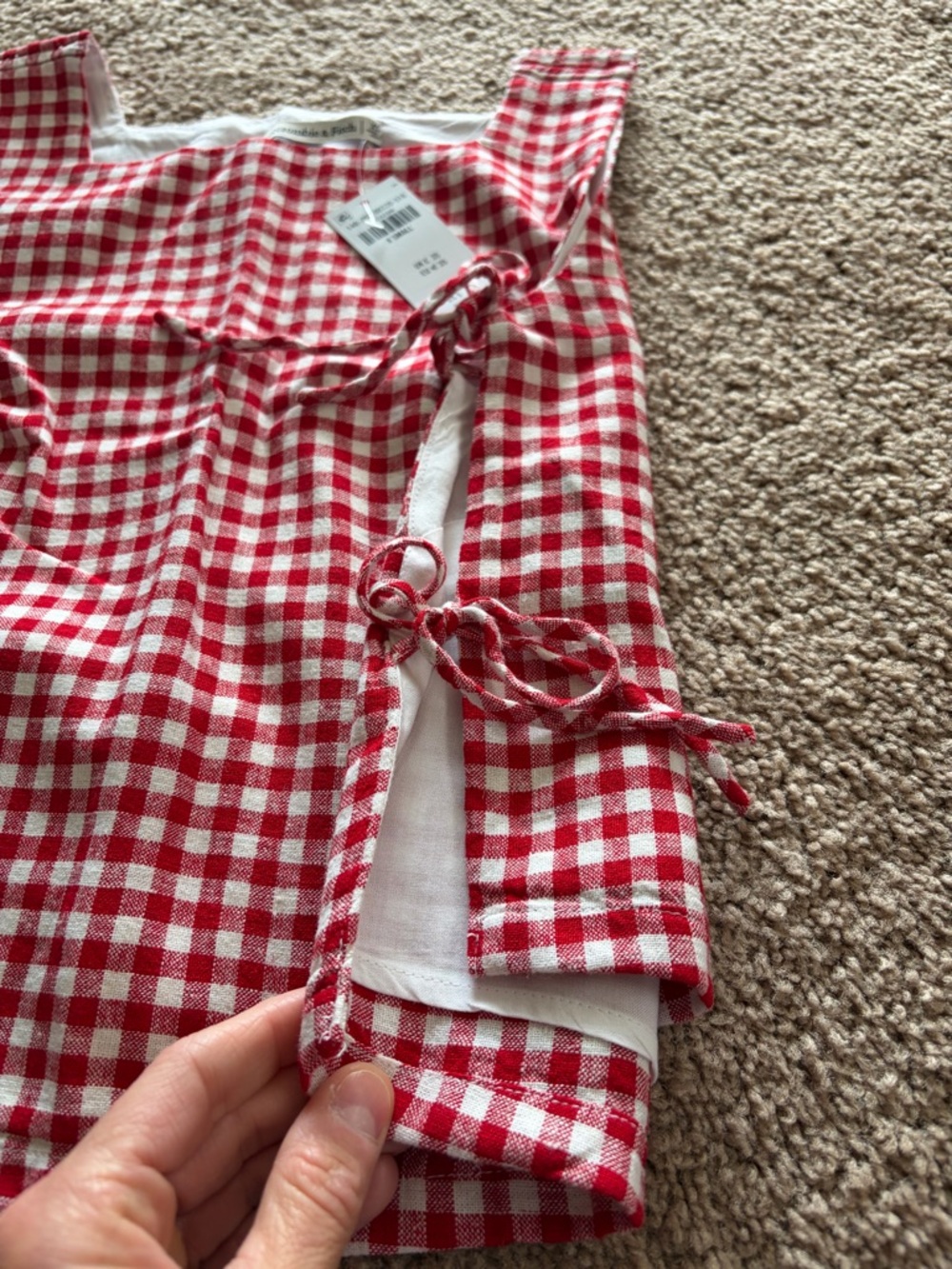 NWT Abercrombie Red and White Gingham Sleeveless Tie-Side Top - Picture 2 of 3
